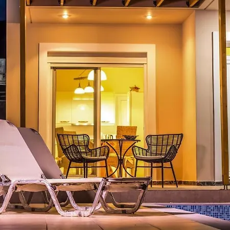 Villa Regina - Double Pool Paradise Lakhania Extérieur photo