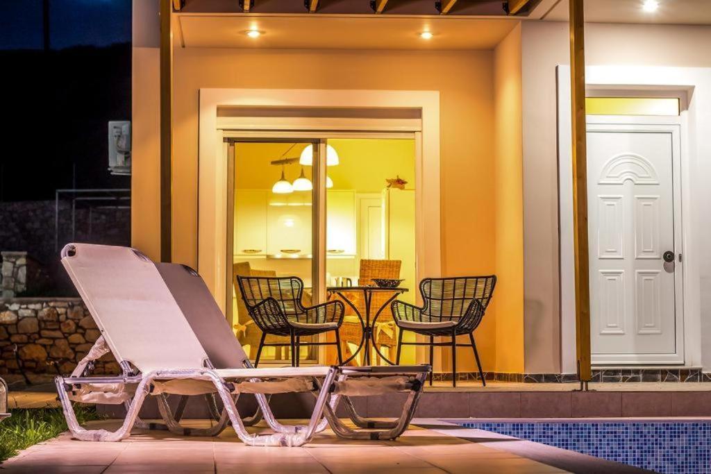 Regina - Double Pool Paradise Villa Lakhaniá